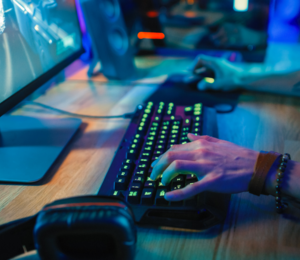 Quels sont les meilleurs claviers gamer Logitech ? Comparatif 2023
